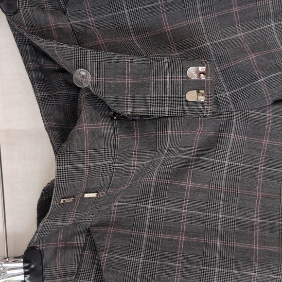 Worthington Stretch Grey Pink Plaid Straight Leg Crop Pants Size 10 - Picture 3 of 5